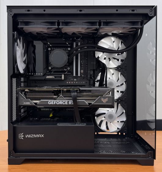 그래픽카드를 장착하고 메인보드와 그래픽카드에 케이블을 연결하자.