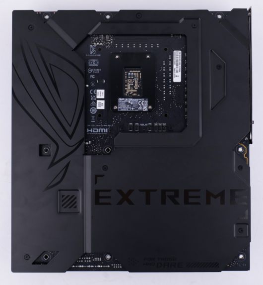 다중 PCB 기판에 두꺼운 방열판으로 뛰어난 안정성을 지녔다.