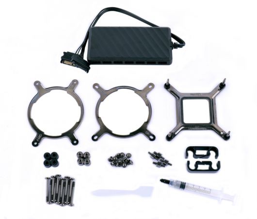 구성품은 선 정리용 버클, 서멀그리스, 픽셀 디스플레이 컨트롤러, CPU 브래킷 3종, 각종 나사 등이다