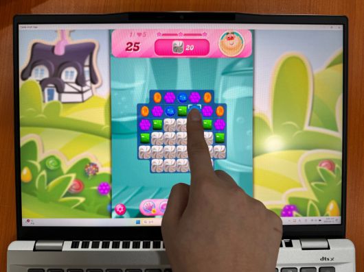 주목할 점은 화면 터치가 가능하다는 것이다.