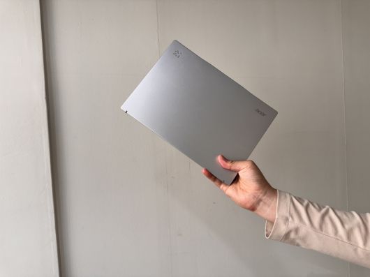 노트북의 무게는 1.32kg으로 14형 노트북 중 가벼운 편에 속한다.