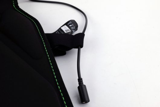 전원 케이블을 더욱 깔끔하게 정리할 수 있는 공간이 제공된다.