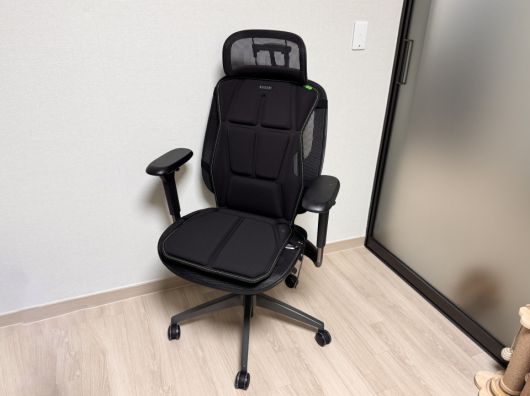 기사에서는 레이저의 프리미엄 메쉬 게이밍 의자인 ‘푸진 프로’에 장착했다.