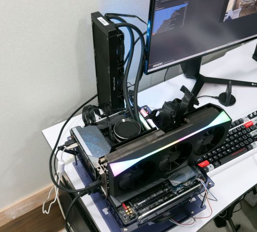 라이젠 9 9950X3D 성능을 확인하기 위해 구성한 테스트 시스템