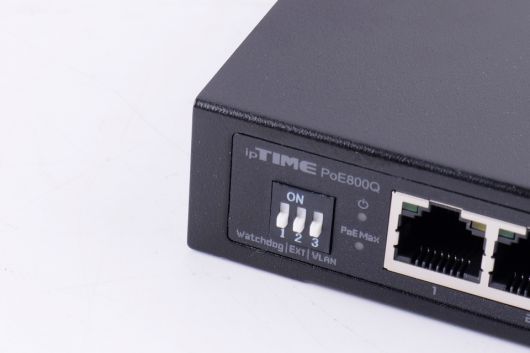 리뷰에서 사용된 제품들은 LED 표시등을 갖췄기 때문에 작동 여부를 직관적으로 파악할 수 있다.