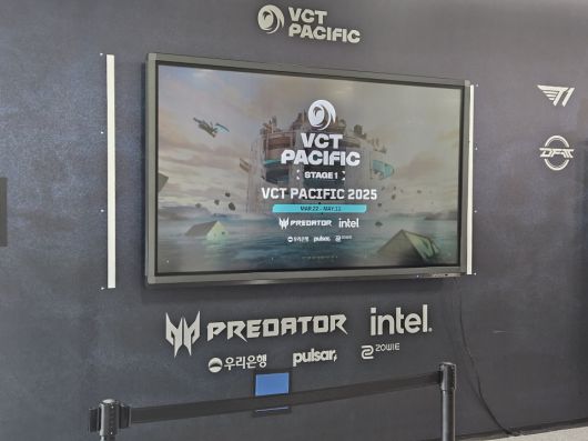 경기장 로비에서도 프레데터 로고를 확인할 수 있다.