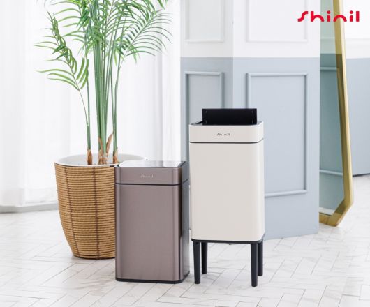 신일 ‘스마트 모션센서 휴지통 티타늄 30L(좌) & 아이보리 20L(우)’. (이미지 출처 : 신일 제공)