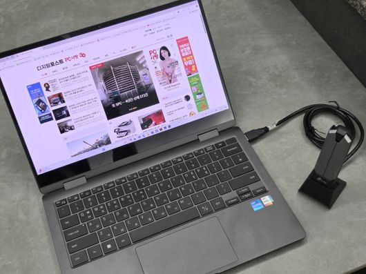 노트북과 함께 사용할 때에는 가급적 USB 거치대를 같이 사용하는 것이 좋다.