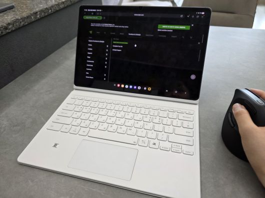 하나의 마우스로 PC와 태블릿 PC, 노트북 등을 손쉽게 오갈 수 있는 점도 장점이다.