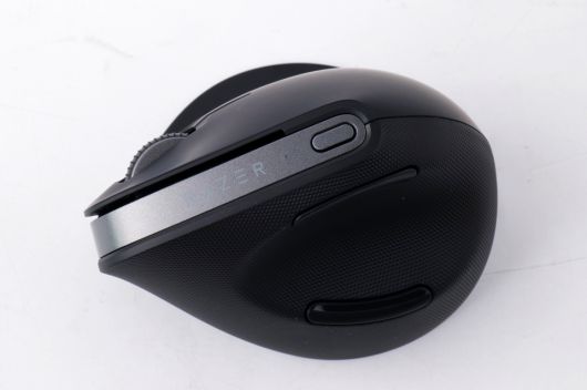 레이저 프로 제품군답게 레이저 로고가 차분하게 각인된 것을 알 수 있다.