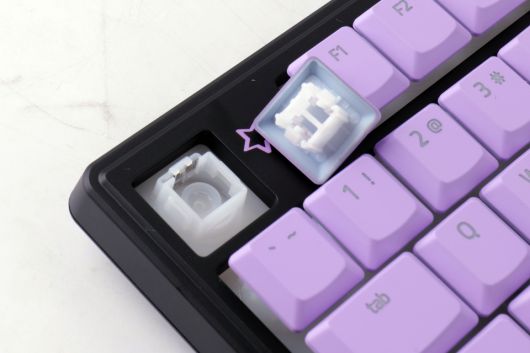 레이저 오나타 키보드 시리즈는 ‘메카 멤브레인’ 기술이 적용된 것으로 유명하다.