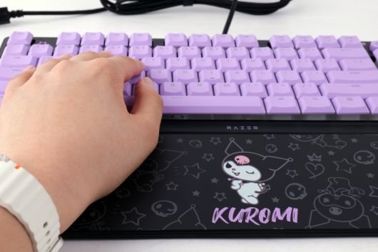 안정적인 자세로 타건할 수 있었고 손에 닿는 느낌 역시 좋았다.