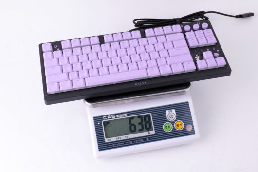 무게는 실측 기준 638g으로 확인됐다.