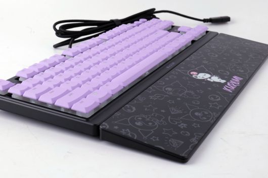 팜레스트는 오나타 쿠로미와 자석 방식으로 결합된다.