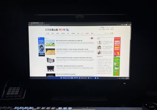 전면 LED만 켜놓고 광량을 1%로 설정한 모습. 조명이 최저 한도로 제공되는 느낌이다.