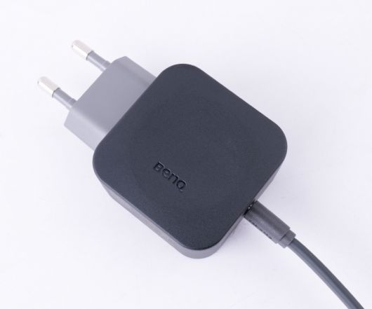 다양한 코드에 꽂을 수 있도록 세 가지 어댑터 단자가 제공된다. 어댑터에 장착하면 바로 사용할 수 있다.