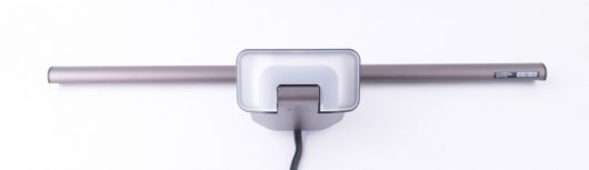 뒷부분에도 조명이 있는데 주변을 환하게 비추는 헤일로 조명이다.