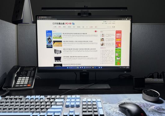 전면 LED와 후면 헤일로 LED를 모두 켠 상태다. 주변 환경에 맞춰 눈이 편안한 조명을 제공한다.