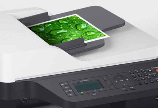 ADF 기능을 갖춰 여러 장의 문서도 손쉽게 복사나 스캔, 팩스 보내기가 가능하다.