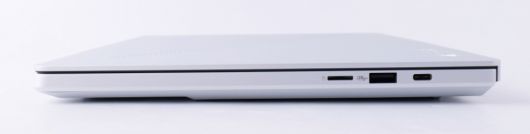 다양한 입출력 단자를 지원한다.