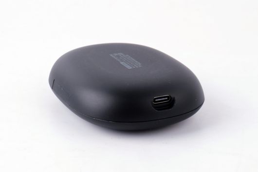 BZ-M2BONE은 USB Type-C 단자를 통해 충전된다.