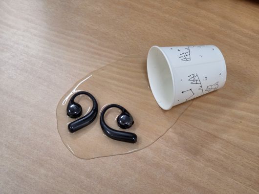 IPX7 생활방수 성능도 갖췄다.