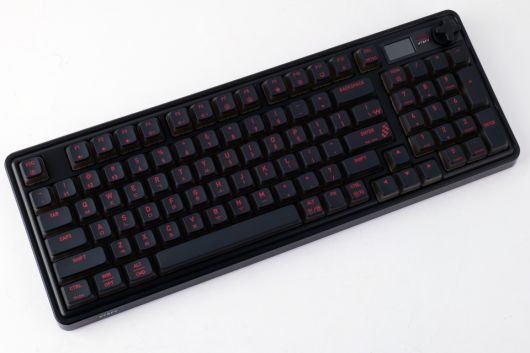 엑스트리파이 PIXIU 98은 98키 배열의 기계식 키보드다.