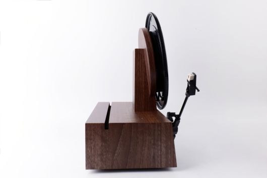 나무 느낌을 잘 살린 제품이기에 측면에서 봐도 고급스럽다.