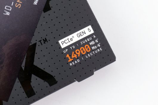 패키지를 통해서 최고 사양급 제품이라는 점을 알 수 있다.