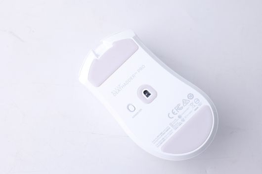 데스에더 V4 프로에는 ‘레이저 포커스 프로 45K 옵티컬 센서 2세대’를 적용해 더욱 진보한 성능을 보인다.