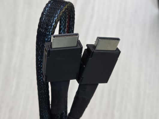 오큐링크는 그래픽카드 연결 시 최대 64Gbps로 작동한다.