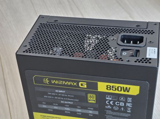 80Plus 115V 골드 인증을 획득한 제품이기에 더욱 믿고 사용할 수 있다.