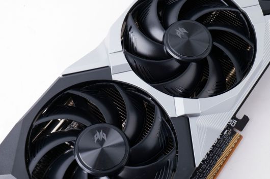 그래픽카드 팬의 경우 마주한 팬들이 서로 반대 방향으로 회전한다.