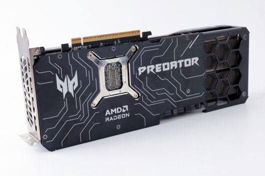 백플레이트는 알루미늄 재질이며, 내부에 금속 휨 방지 스트립이 사용됐다.