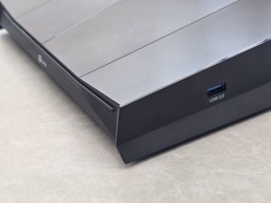 공유기 오른쪽에는 USB 3.0 단자가 있다.