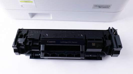 기본으로 제공되는 토너로 1,000장 정도 출력이 가능하다.