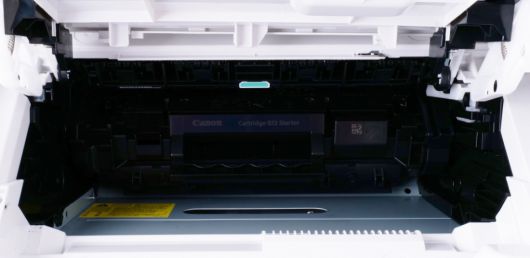 커버를 열면 곧바로 토너를 빼낼 수 있다.