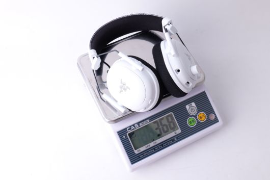 무게는 실측 기준 368g으로 확인됐다.