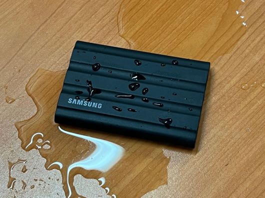 IP65 방수/방진 등급까지 획득해 생활 방수까지도 가능하다.