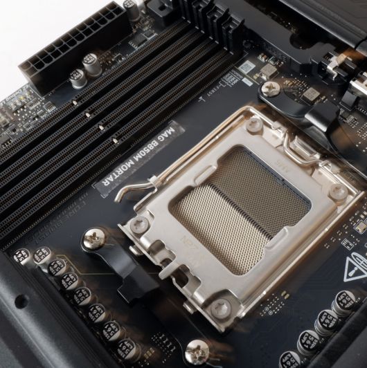 AMD의 최신 소켓으로 AMD 라이젠 7000/8000/9000 시리즈와 호환된다.