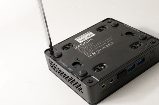 이 제품 역시 십자 드라이버만 있으면 누구나 손쉽게 업그레이드할 수 있다.