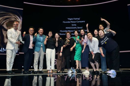 ▲ 2025 칸라이언즈에서 한국최초 엔터테인먼트 라이언즈 그랑프리를 수상한 밤낚시 캠페인. ⓒCANNES LIONS