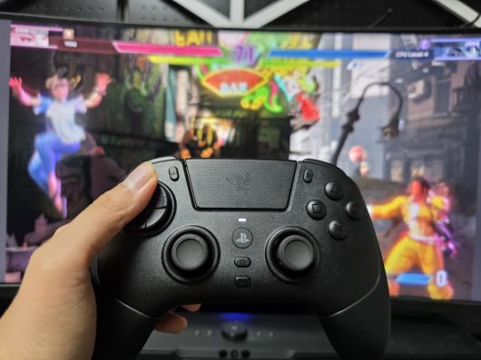 8방향 모드에서 동일하게 누르니 캐릭터가 뒤로 빠지면서 점프까지 하는 것을 확인했다.