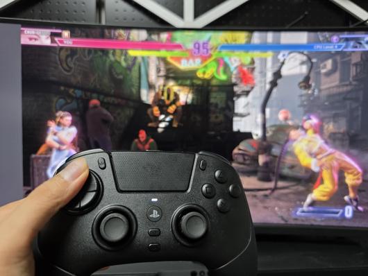 4방향 모드에서 대각선 위쪽을 누르니, 먼저 눌린 위쪽이나 왼쪽으로만 입력이 되었다.