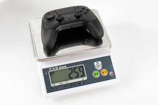 무게는 실측 기준 259g으로 확인됐다.