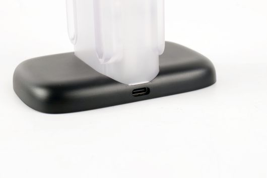 컬러풀 충전독은 우리 주변에서 흔히 볼 수 있는 USB Type-C 단자를 택했다.