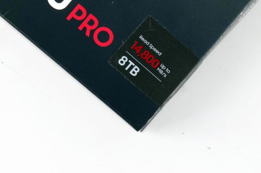 최대 읽기 속도가 14,800MB/s에 달하고 용량은 8TB다.