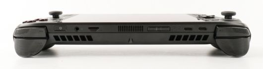 입출력단자로는 USB4 Type-C(DP 2.1/PD 3.0 지원, 썬더볼트 4 호환) x1, USB 3.2 Gen2 Type-C(DP 2.1/PD 3.0 지원) x1, UHS-II microSD 카드 리더기(SD, SDXC 및 SDHC 지원, UHS-I 사용 시 DDR200 모드 지원) x1, 3.5mm 콤보 오디오 잭, 전원 버튼(지문인식 센서)이 있다.