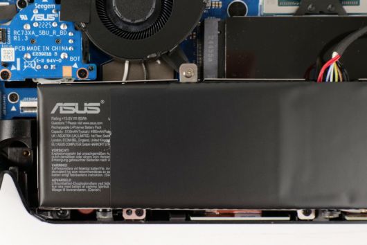 배터리 용량은 이전 세대 제품과 똑같은 80Wh가 탑재됐다.