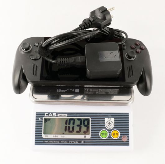 어댑터를 포함하면 1,039g이다.